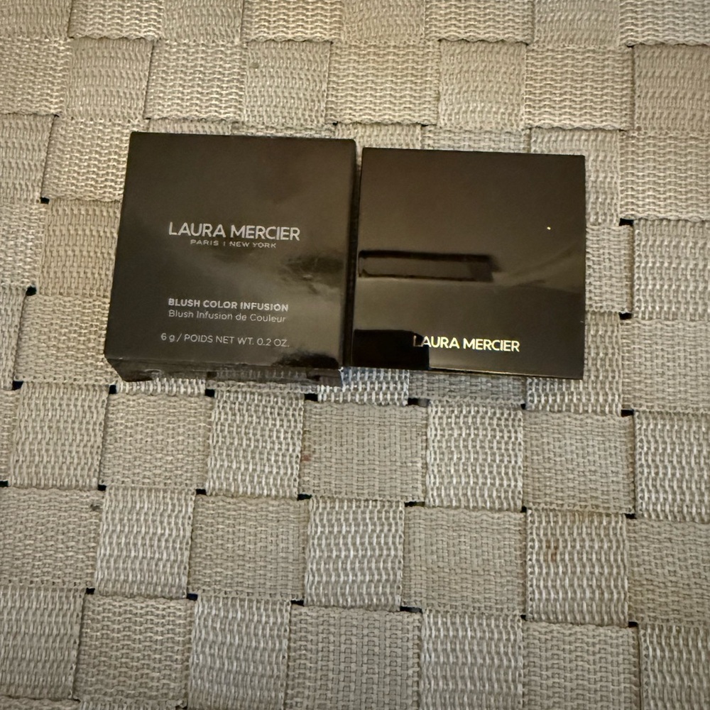 Laura Mercier Blush in Chic Black Case